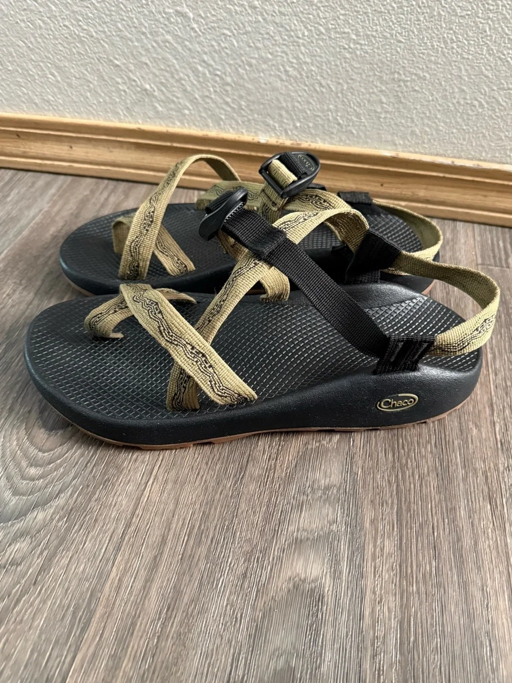 Chaco Men’s Z/2 Classic Toe Loop Sandals | Tri Boa Tan Geometric | Size 11
